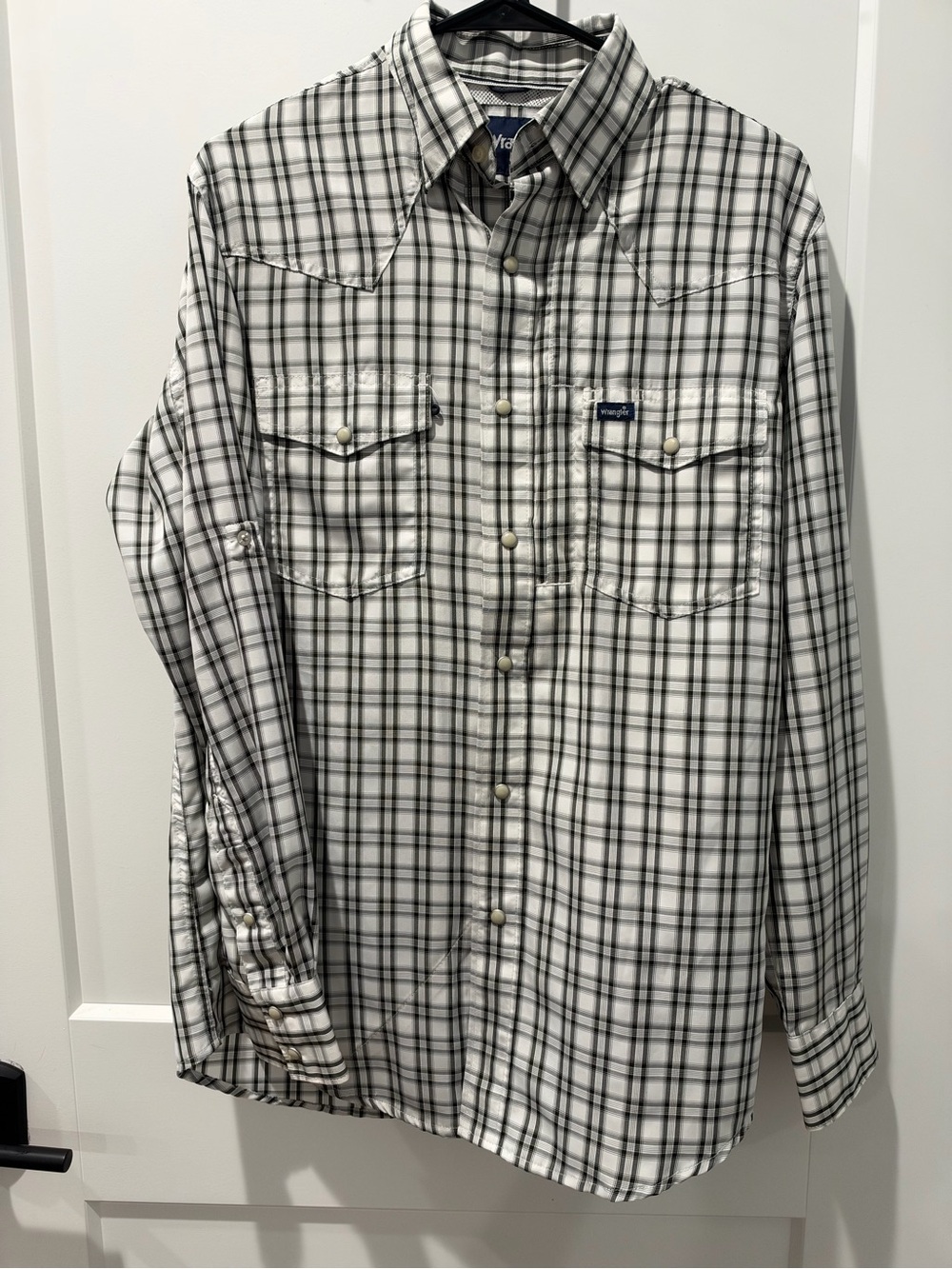 Wrangler Men’s White and Black Plaid Pearl Snap Western Shirt